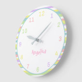 名前をカスタムするパステルストライプ子供部屋用ウォールクロック ラージ壁時計 (傾斜)