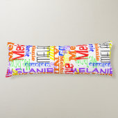 名前をカスタムするパーソナライズされたコラージュカラフル ボディピロー (正面)