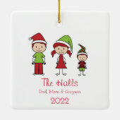 名前をカスタムするパーソナライズされたファミリークリスマスセラミック セラミックオーナメント (裏面)