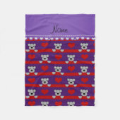 名前をカスタムするパープルコアラス赤いハートストライプズ フリースブランケット (正面)