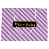 名前をカスタムするパープルストライプズ ラージペーパーバッグ (裏面)