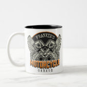 名前をカスタムするピスタンスウィングズオートバイバイクもしくは自転車に乗る人ガレージ ツートーンマグカップ (左)