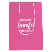 名前をカスタムするピンクアンドホワイト ミディアムペーパーバッグ (裏面)