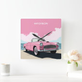 名前をカスタムするピンククラシックの車 スクエア壁時計 (ホーム)