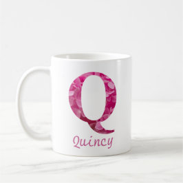 名前をカスタムするピンクフローラアルファベット文字「Q」マグカップ コーヒーマグカップ
