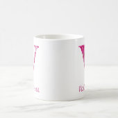 名前をカスタムするピンクフローラアルファベット文字"V"マグ コーヒーマグカップ (中央)