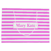 名前をカスタムするピンク/白ストライプ色 ラージペーパーバッグ (裏面)