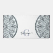 名前をカスタムするフローラ調和グレイモノトーンのマンダラ デスクマット (正面)