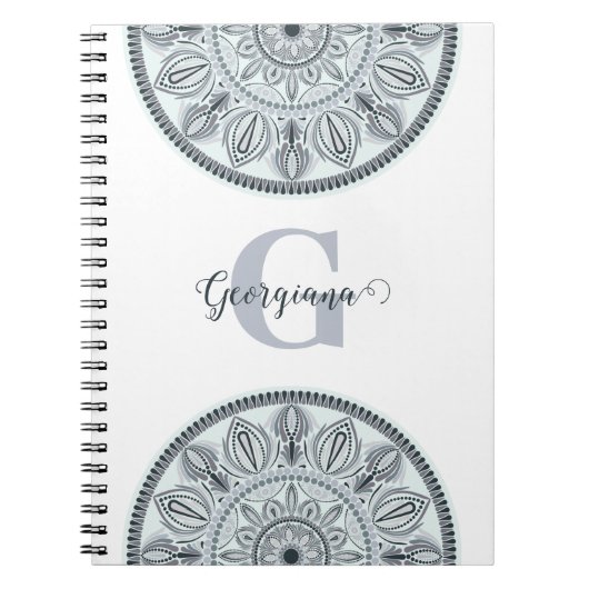 名前をカスタムするフローラ調和グレイモノトーンのマンダラ ノートブック (正面)