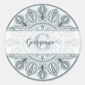 名前をカスタムするフローラ調和グレイモノトーンのマンダラ ラウンドシール (正面)