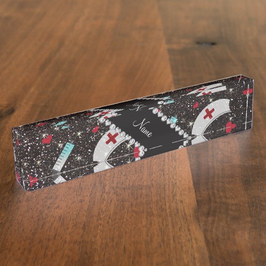 名前をカスタムするブラックグリッターナースハットハート デスクネームプレート (側面)