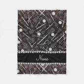 名前をカスタムするブラックグリッターラクロススティック フリースブランケット (正面)