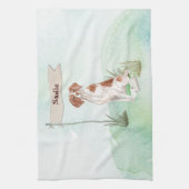 名前をカスタムするブリタニーペットドッグ キッチンタオル (縦)