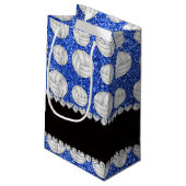 名前をカスタムするブルーグリッターバレーボール スモールペーパーバッグ (裏面アングル)