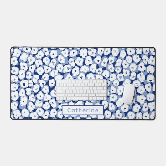 名前をカスタムするブルーホワイトフローラかわいいホームオフィス デスクマット (キーボード&マウス)