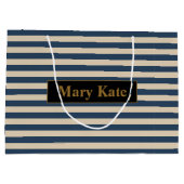 名前をカスタムするブルー/バニラストライプズ ラージペーパーバッグ (裏面)
