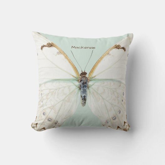 名前をカスタムするベイブルーホワイトバタフライ装飾用クッション クッション (正面)