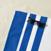 名前をカスタムするホワイト&ブルーストライプのハネムーン ビーチタオル (インサイチュ)