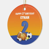 名前をカスタムするボーイ第2期バースデースポーツボール セラミックオーナメント (左)