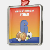 名前をカスタムするボーイ第6誕生日スポーツボール メタルオーナメント (左)