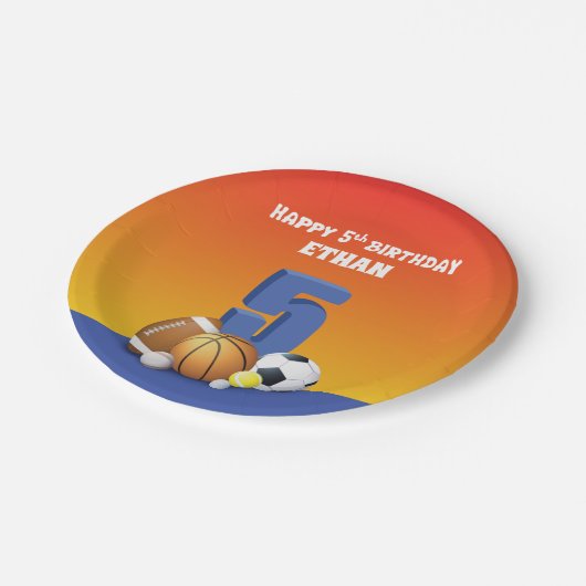 名前をカスタムするボーイ5番誕生日スポーツボール ペーパープレート (アングル)