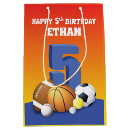 名前をカスタムするボーイ5番誕生日スポーツボール ミディアムペーパーバッグ
