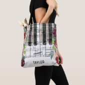 名前をカスタムするマルサラ花の音楽ノート トートバッグ (クローズアップ)