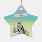 名前をカスタムするメーヌクーンキャットペット セラミックオーナメント (裏面)