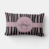 名前をカスタムするモノグラムの縞模様 ランバークッション (裏面)