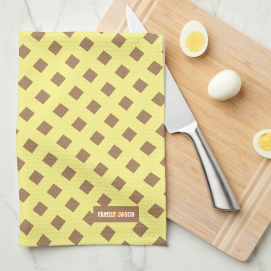 名前をカスタムするモノグラムモダンパターン黄褐色 キッチンタオル (四つ折り)