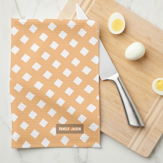 名前をカスタムするモノグラムモダン模様オレンジホワイト キッチンタオル (四つ折り)