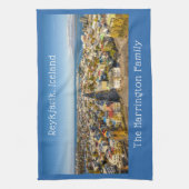 名前をカスタムするレイキャビクアイスランド キッチンタオル (縦)