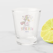 名前をカスタムするレインボーユニコーンワークベスティー ショットグラス (裏面)