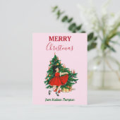 名前をカスタムするレトロクリスマスガールクリスマスツリーピンク シーズンポストカード (スタンド正面)