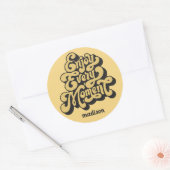 名前をカスタムするレトロ「楽しむすべての瞬間」 ラウンドシール (封筒)