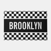 名前をカスタムするレーシングチェッカーボードパターンクラシック ドアマット (正面)