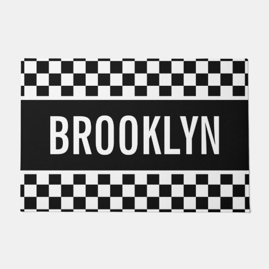 名前をカスタムするレーシングチェッカーボードパターンクラシック ドアマット (正面)