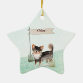 名前をカスタムするロングヘアチワホアペットドッグ セラミックオーナメント (裏面)