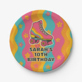 名前をカスタムするローラスケートで滑るガールバースデーパーティー ペーパープレート (正面)