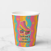 名前をカスタムするローラスケートで滑るガールバースデーパーティー 紙コップ (正面)