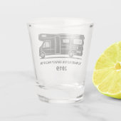 名前をカスタムする及び文字のキャンピングカーヴァンの小グラス ショットグラス (裏面)