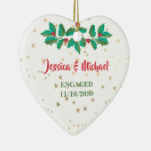 名前をカスタムする婚約したレッドグリーンホリー セラミックオーナメント (右)