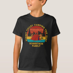 名前をカスタムする日の場所の一致するファミリーキャンプ Tシャツ
