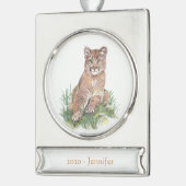 名前をカスタムする日付クーガー、マウンテンライオン水色 シルバープレートバナーオーナメント (左)