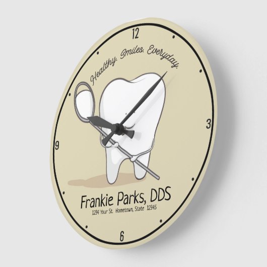 名前をカスタムする歯医者オフィス歯ヘルシースマイル ラージ壁時計 (傾斜)