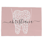 名前をカスタムする歯科ヒョウのプリント歯 ラージペーパーバッグ (裏面)