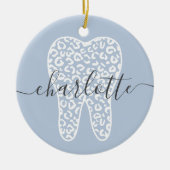 名前をカスタムする歯科用レオパード印歯ギフト セラミックオーナメント (正面)