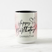 名前をカスタムする水彩ピンクハッピーバースデーマグカップ マグカップ (中央)