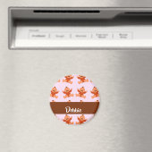 名前をカスタムする泣き叫びベビーオンピンク マグネット (インサイチュ (食洗機))