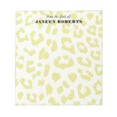 名前をカスタムする淡い色のグリーンレオパード ノートパッド (正面)